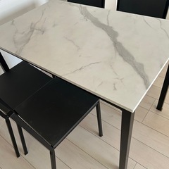 テーブル・椅子セットの画像