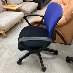 今2602-698 【オフィス用品】 ライオン事務器 オフィスチェア④ シルフィード 回転、昇降可能 ブルー キズ汚れ有り 在庫多数のため通常よりお値段下げてます！の画像