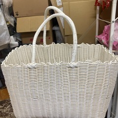 メーカー不明　カゴバック　縦22㎝横40㎝取っ手入れて高さ45㎝の画像