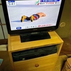 テレビ　VHS 台の画像
