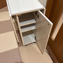 折りたたみテーブルの画像