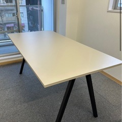 デスク、テーブル
の画像