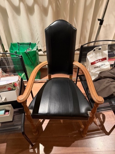 椅子一脚、大塚家具　