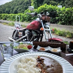 「ツーリングで行ける飲食店を探しています（2000円以内）」