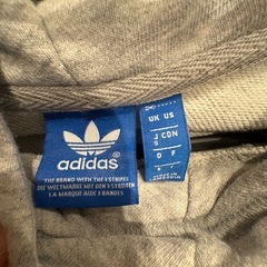 アディダス　パーカー　レディースの画像