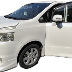 トヨタ ヴォクシー 20年式の画像