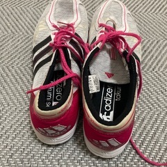 adidasの画像