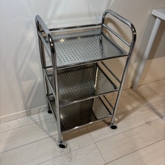 ワゴンキャスター付きキッチンエステネイル美容等
の画像