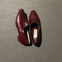 ほぼ新品の美品HighLookローヒールパンプスワインレッド24.0EEEの画像