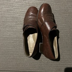 イタリア製ローヒールパンプス ブラウン　35.5の画像