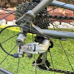 【人気モデル】TREK 7.5FX クロスバイク Shimano Deore搭載 シルバーの画像