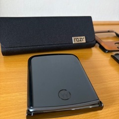 motorola razr 5g Softbankデモ機 の画像