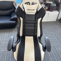 ゲーミングチェアの画像