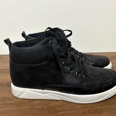 【約4cm盛れ】ブラック 厚底ハイカットスニーカー／サイズ42（約26.5cm相当）の画像