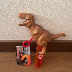 新品　未使用品ジュラシックワールド ミニフィギュア　マテル 恐竜　カルノタウルス　お片付けケース付き　水鉄砲 ティラノサウルスの画像
