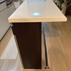 3月1日までに取りに来れる方　カウンターテーブル　収納付きの画像
