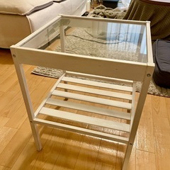 IKEA NESNA ネスナ ガラス 
サイドテーブル ホワイトの画像