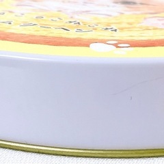 猫イラストが可愛い♪ こねこのこねこね バームクーヘン缶（丸型）の画像