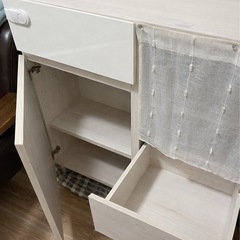 【取引:3/20前後】白い収納キャビネット（引き出し付き）の画像