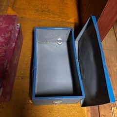 衣装箱　ブリキ？変形あり　年代物の画像