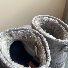 VANS グレー ショートブーツ　ムートンブーツの画像