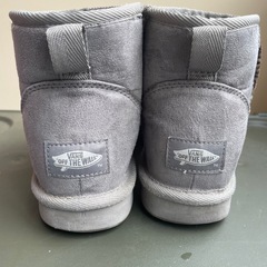 VANS グレー ショートブーツ　ムートンブーツの画像