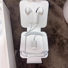 【至急】新品純正iPhone ライトニング　有線イヤホン　充電コードの画像