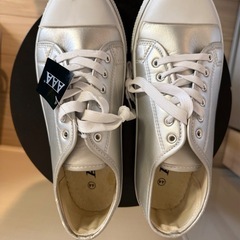 【28cm】シルバースニーカー の画像