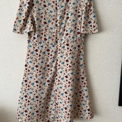 花柄ワンピースの画像