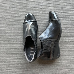 未使用エナメルブーティーパンプス24.5ブラックの画像