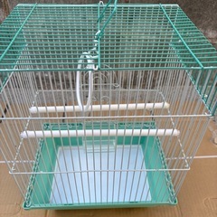 （決まりました。）鳥籠　トリカゴ　約40×28×21.5㎝　用品付きの画像