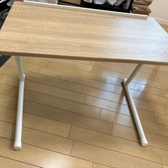 折りたたみテーブルの画像