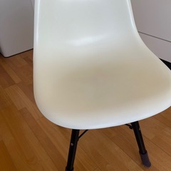 無料😎リプロダクト　イームズチェアの画像