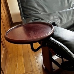 リクライニングチェア　サイドテーブル付きの画像