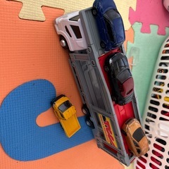 トミカ　カーキャリアセットの画像
