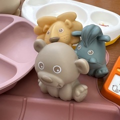 ベビーお食事、おもちゃセットの画像