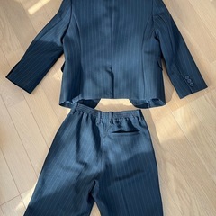 子供スーツ黒ストライプ柄120㎝の画像