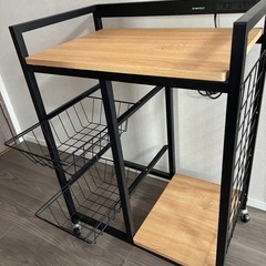 ⭐︎美品　キャスター付き収納棚　ラック　電源付きの画像