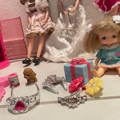 リカちゃん人形5体と他の画像