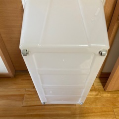 衣装ケース1つの画像