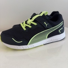 新品未使用　PUMA(プーマ)靴　運動シューズの画像