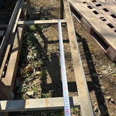 鉄製の骨組み テーブルの脚？の画像