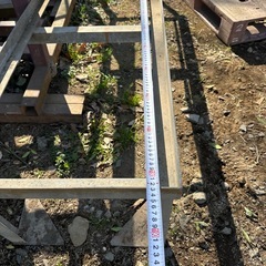 鉄製の骨組み テーブルの脚？の画像