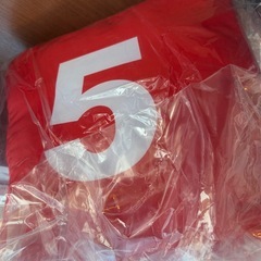 ワンピース 一番くじ C賞 サイコロクッション 赤 未開封 麦わらの画像