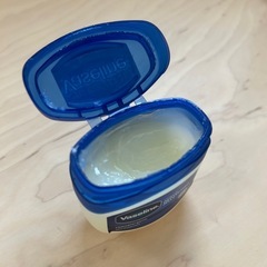 ヴァセリンとリップチークの画像