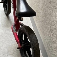 赤　ストライダー　子供　自転車の画像