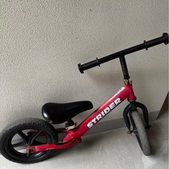 赤　ストライダー　子供　自転車の画像