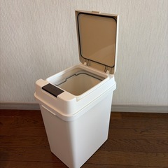 ゴミ箱の画像