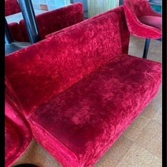 【無料】赤いソファの画像