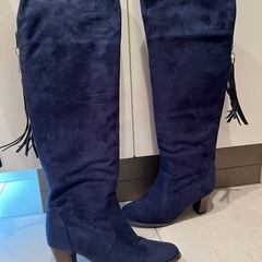 ネイビーロングブーツの画像